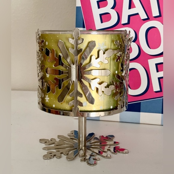 Bath and body works 3 wick candle holder. (Candle not included) - Picture 6 of 6
